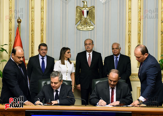  توقيع 3 اتفاقيات بين التعاون الدولى وبنك أوروبى (7)