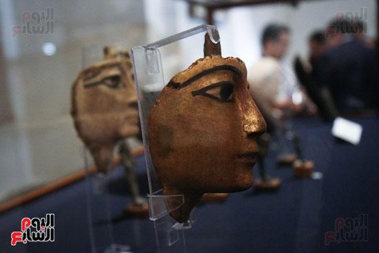 خالد العنانى يفتتح معرض المضبوطات الأثرية بالمتحف المصرى (18)