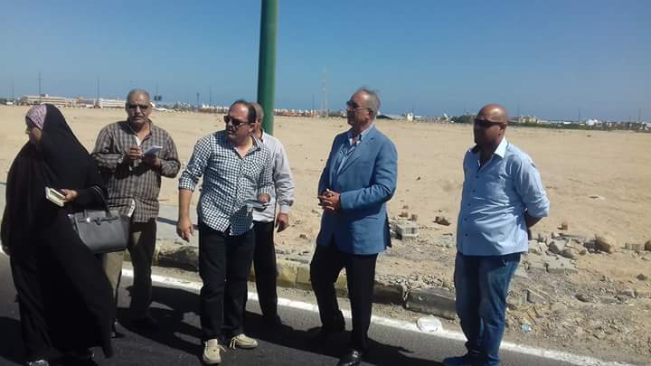  محافظ البحر الاحمر خلال تفقد اعمال التطوير بطريق مطار الغردقة