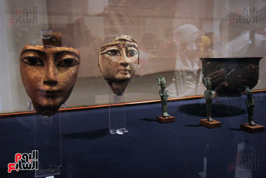 خالد العنانى يفتتح معرض المضبوطات الأثرية بالمتحف المصرى (19)
