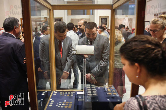 خالد العنانى يفتتح معرض المضبوطات الأثرية بالمتحف المصرى (38)