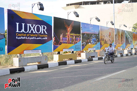 محافظة الأقصر تواصل أعمالها في التجميل ونشر اللافتات الدعائية لمؤتمر السياحة العالمي