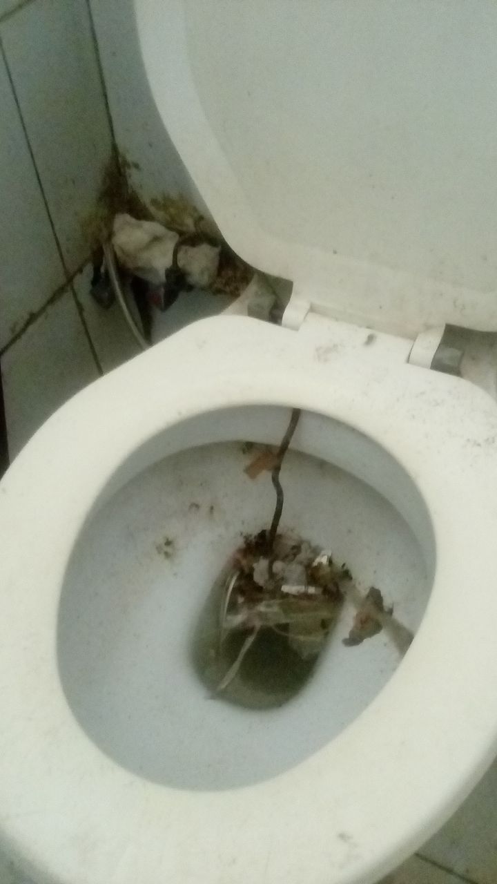 الحمامات غير نظيفة