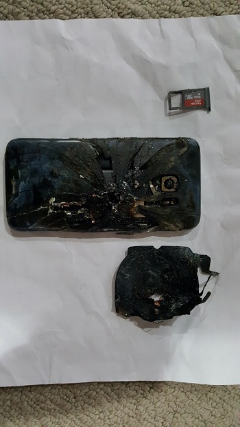 انفجار نسخة من هاتف Galaxy S7 edge