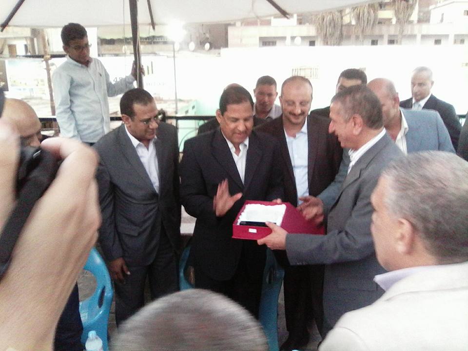 بلدية المحلة يكرم محافظ كفر الشيخ بعد مباراة البلدية
