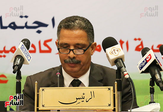  	وزير النقل الليبى بعد تسلمه رئاسة الجلسة بعد "وزير النقل اللبنانى "