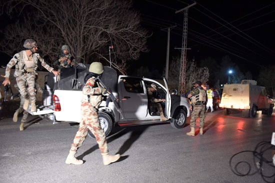انتشار الجيش الباكستانى بموقع الحادث