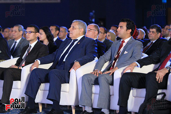  المهندس إبراهيم محلب رئيس الوزراء السابق فى جلسة الافتتاح 