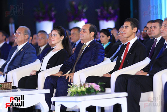  - رئيس الوزراء  شريف إسماعيل أثناء الجلسة الافتتاحية 