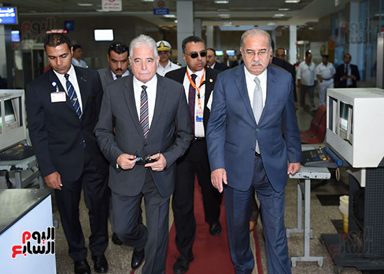 	رئيس الحكومة بمطار شرم الشيخ