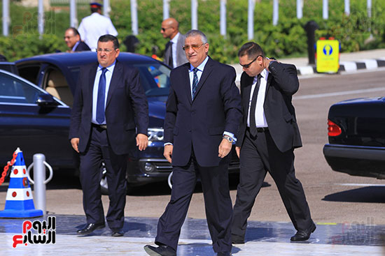 أحمد زكى بدر وزير التنمية المحلية يصل قاعة المؤتمرات بشرم الشيخ