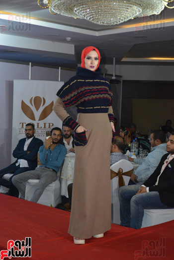 تصميمات-جديدة-للعباءة-فى-أول-عرض-أزياء-للمحجبات-فى-مصر-(31)
