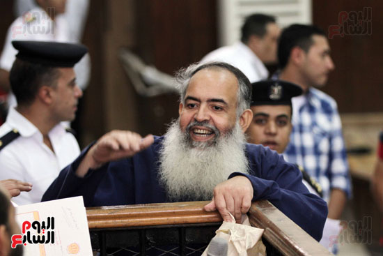 حازم ابو اسماعيل يبتسم للمحامين