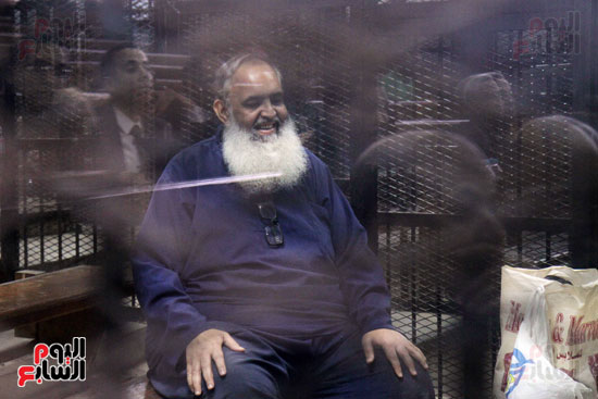 حازم ابو اسماعيل داخل قفص الاتهام
