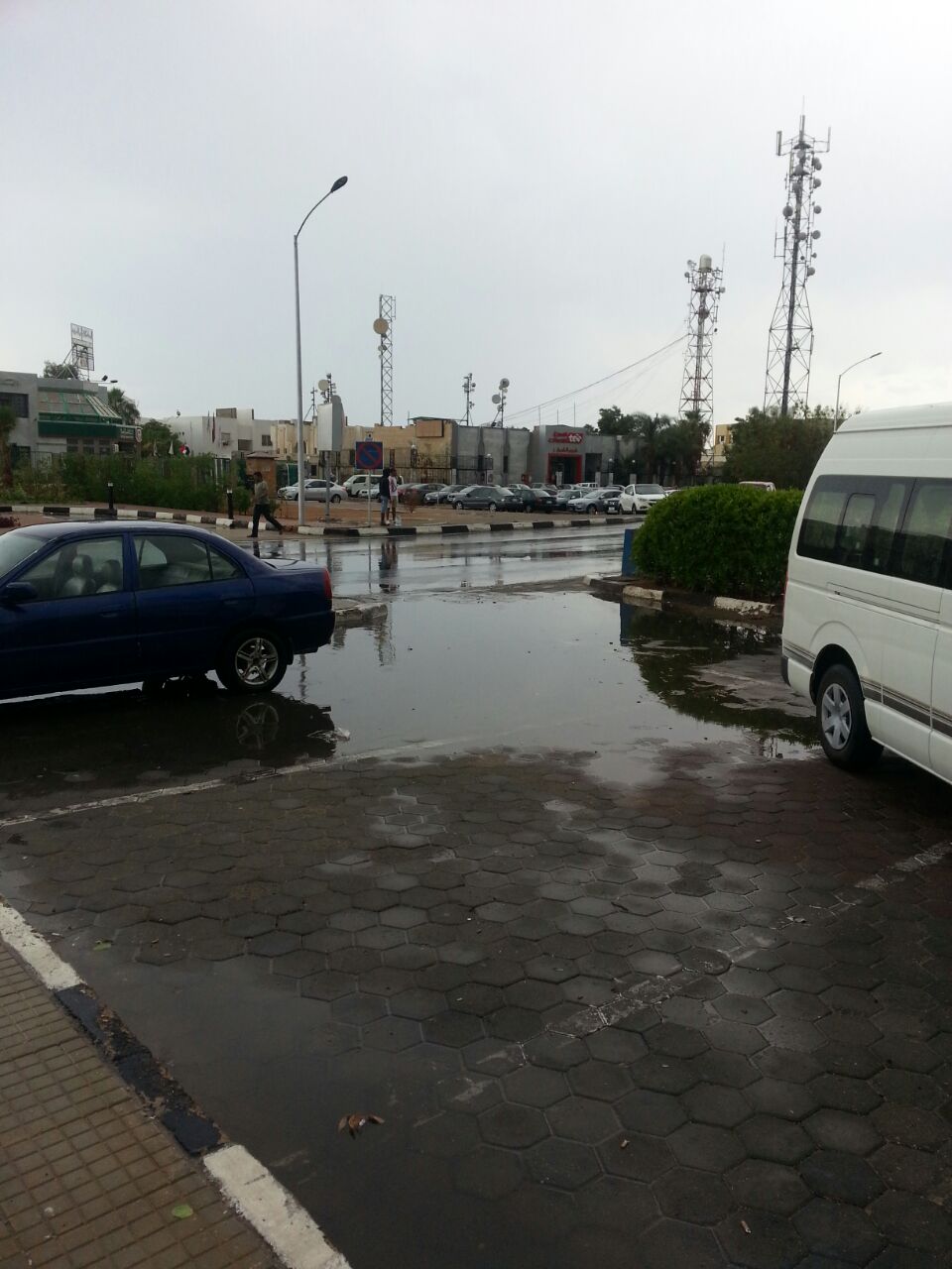 الأمطار تغرق الشوارع بشرم الشيخ