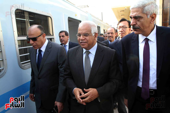 جلال السعيد وزير النقل يفتتح قطار مكيف (11)