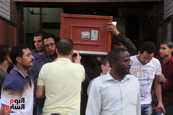 أسرة اللواء جمال حمّاد تشيع جثمانه من مسجد مصطفى محمود (3)
