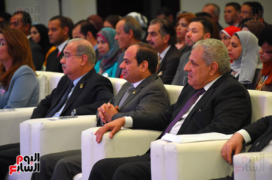 الرئيس السيسى يشارك فى جلسة عودة الجماهير للملاعب بمؤتمر الشباب (4)