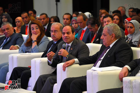 الرئيس السيسى يشارك فى جلسة عودة الجماهير للملاعب بمؤتمر الشباب (12)