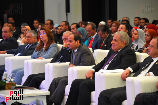 الرئيس السيسى يشارك فى جلسة عودة الجماهير للملاعب بمؤتمر الشباب (6)