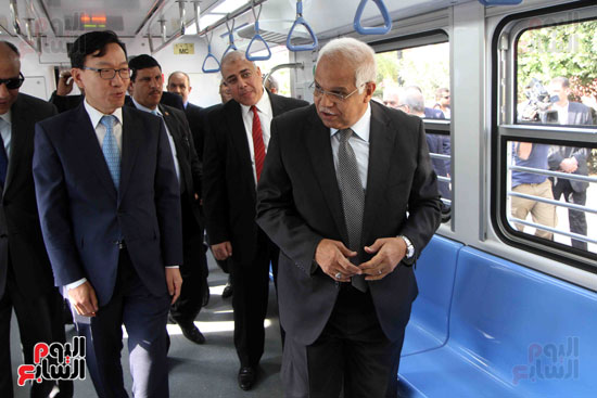 جلال السعيد وزير النقل يفتتح قطار مكيف (14)