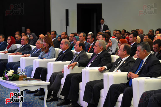الرئيس السيسى يشارك فى جلسة عودة الجماهير للملاعب بمؤتمر الشباب (2)