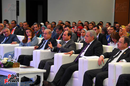 الرئيس السيسى يشارك فى جلسة عودة الجماهير للملاعب بمؤتمر الشباب (9)