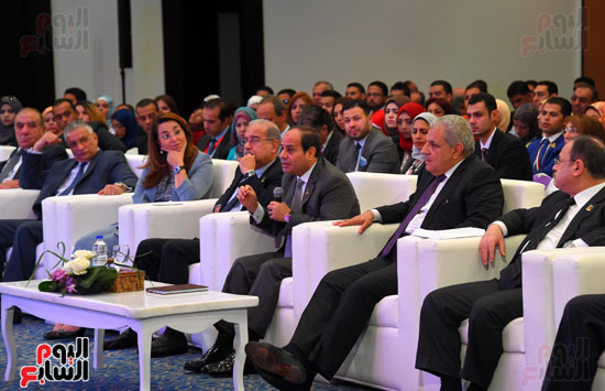 الرئيس السيسى يشارك فى جلسة عودة الجماهير للملاعب بمؤتمر الشباب (11)