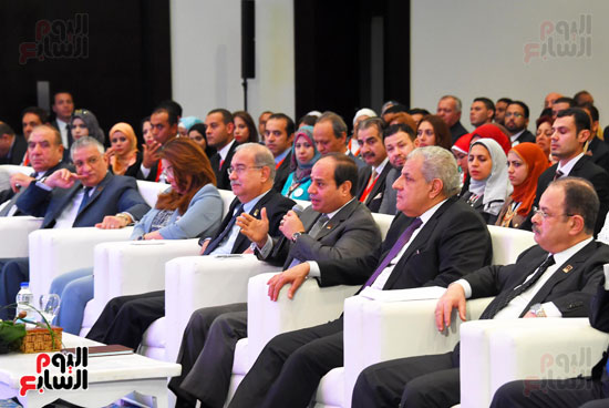 الرئيس السيسى يشارك فى جلسة عودة الجماهير للملاعب بمؤتمر الشباب (7)