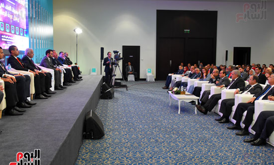 الرئيس السيسى يشارك فى جلسة عودة الجماهير للملاعب بمؤتمر الشباب (10)