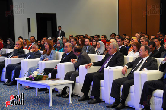 الرئيس السيسى يشارك فى جلسة عودة الجماهير للملاعب بمؤتمر الشباب (1)