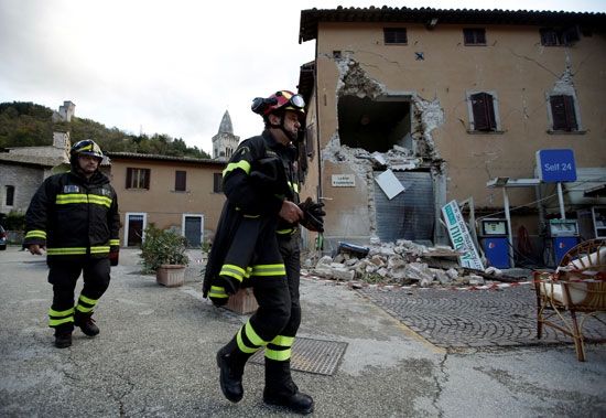 جانب من آثار زلزال إيطاليا