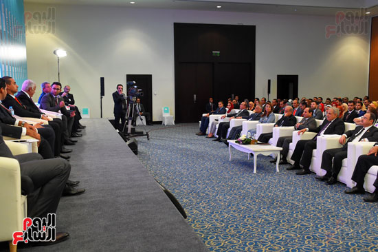 الرئيس السيسى يشارك فى جلسة عودة الجماهير للملاعب بمؤتمر الشباب (5)