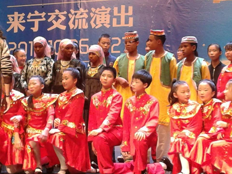 تألق فرقة أطفال أبوسمبل للفنون الشعبية على مسارح دول الصين (3)