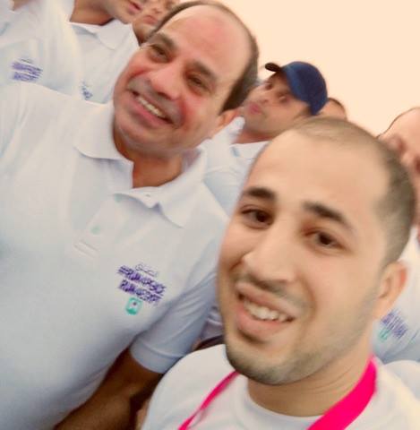 سيلفى الرئيس السيسى مع حسام هيكل الصحفى الرياضى الشاب