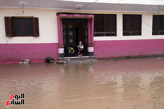 قرى الجيزة تغرق فى مياه الأمطار (12)