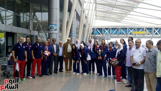  صورة للفريق لدى وصوله مطار القاهرة 