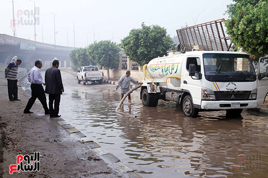 قرى الجيزة تغرق فى مياه الأمطار (20)