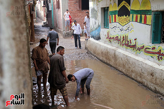 قرى الجيزة تغرق فى مياه الأمطار (11)