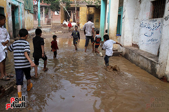 قرى الجيزة تغرق فى مياه الأمطار (14)