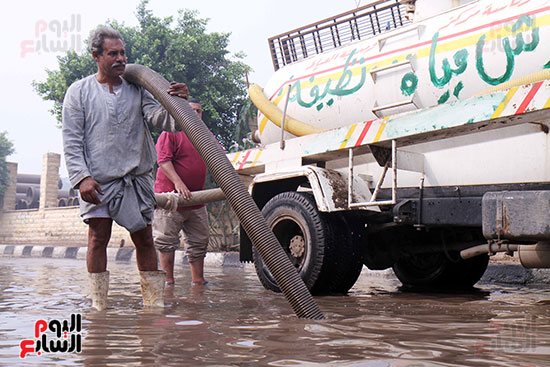 قرى الجيزة تغرق فى مياه الأمطار (26)