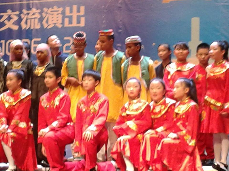 تألق فرقة أطفال أبوسمبل للفنون الشعبية على مسارح دول الصين (2)