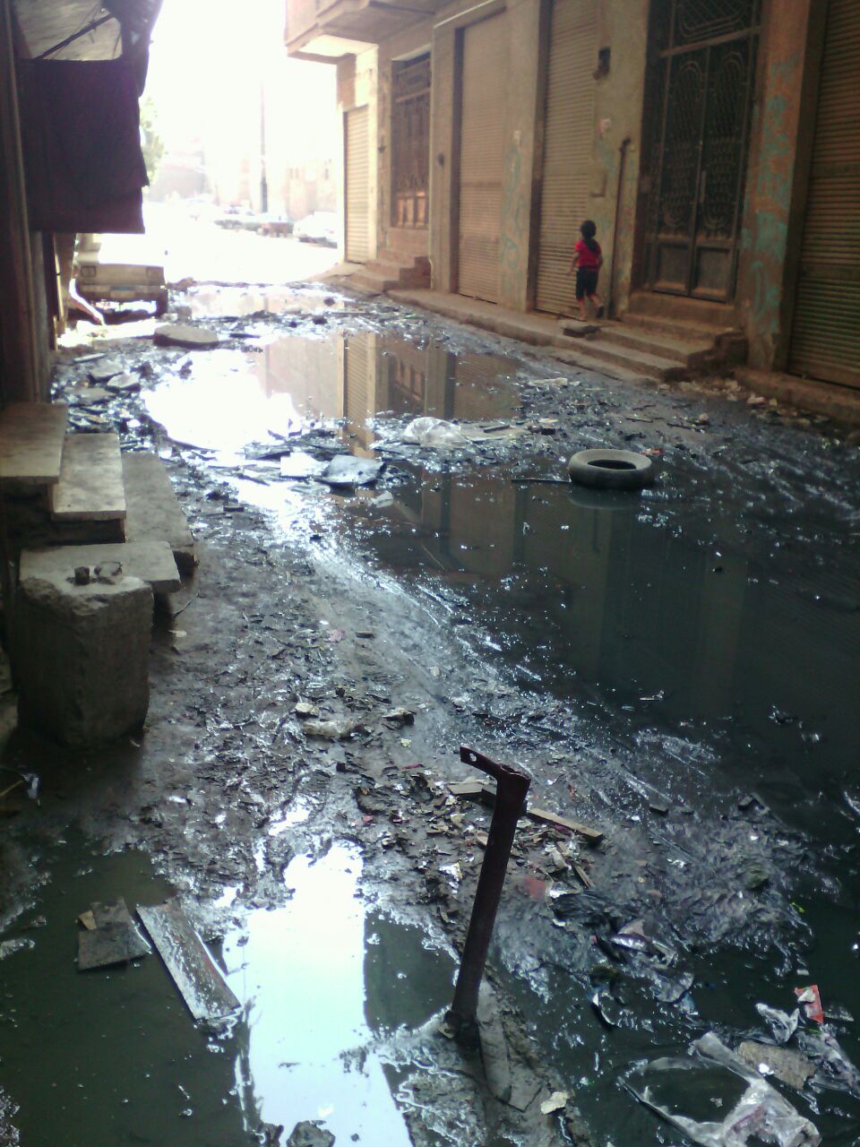 الشوارع غارقة فى مياه الصرف