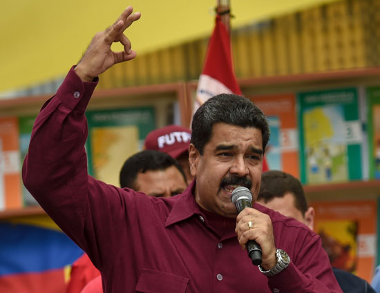 نيكولاس مادورو  رئيس فنزويلا خلال مؤتمر جماهير لحث المعارضة على عدم التصعيد