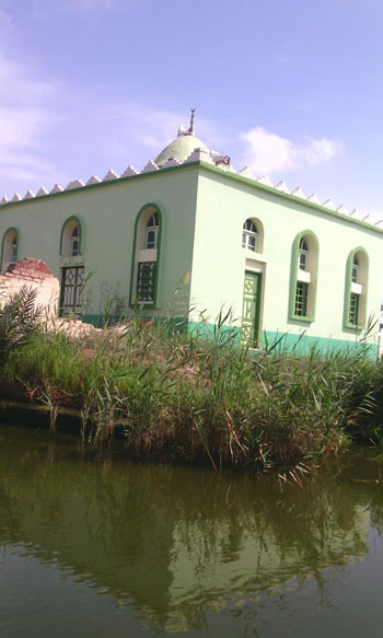 1-مسجد-في-جزيرة-تعديات-وسط-المياه-ببحيرة-المنزلة