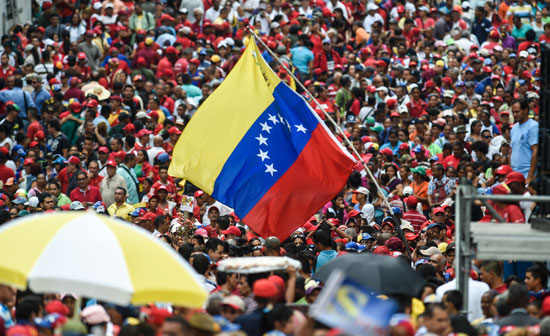  مؤيدو الرئيس الفنزويلى يحتشدون فى العاصمة كراكاس