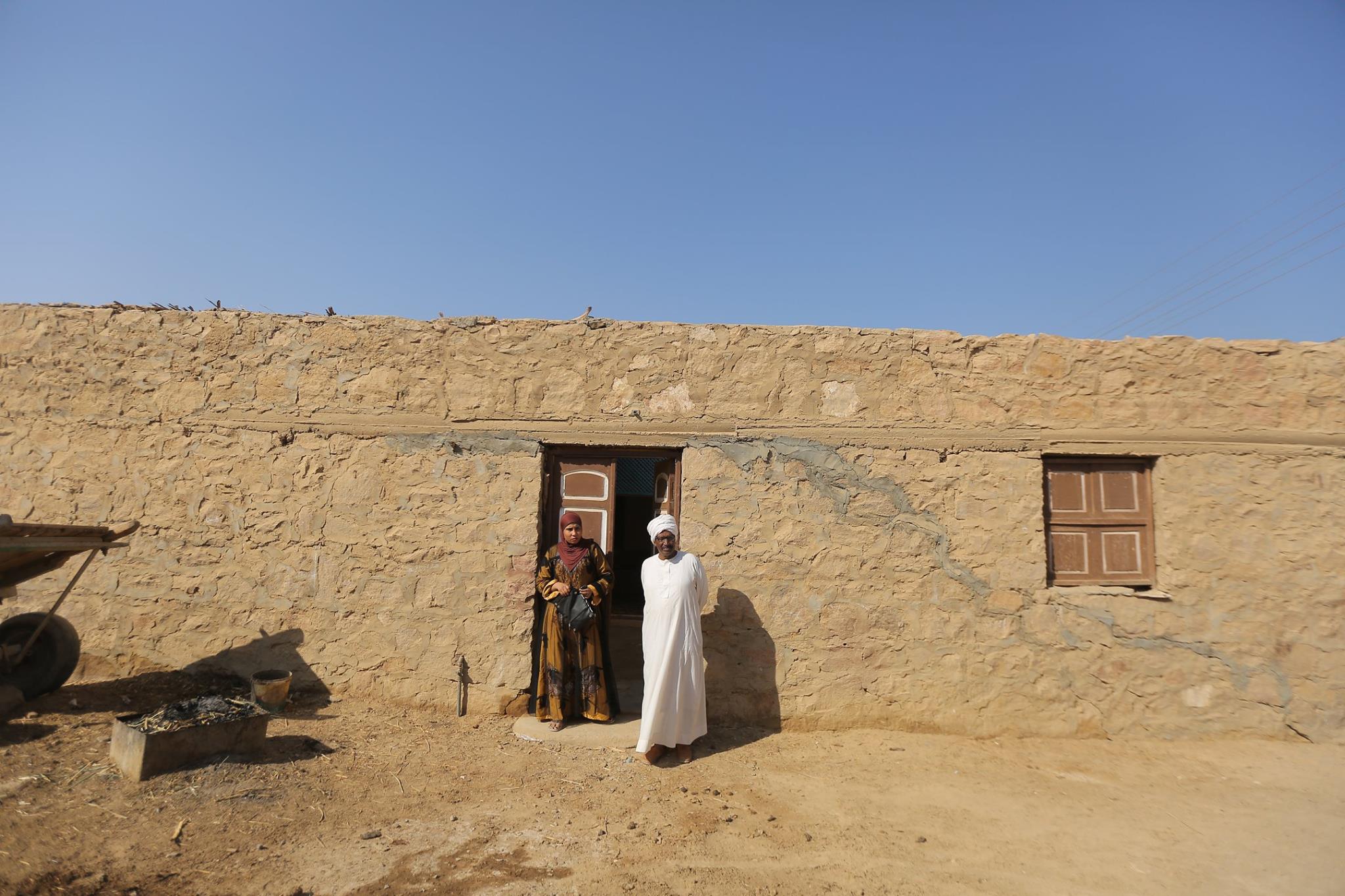 الزيارة الأولى لفريق عمل حديد المصريين لقرية توشكى تمهيدا لإعادة اعمارها (7)