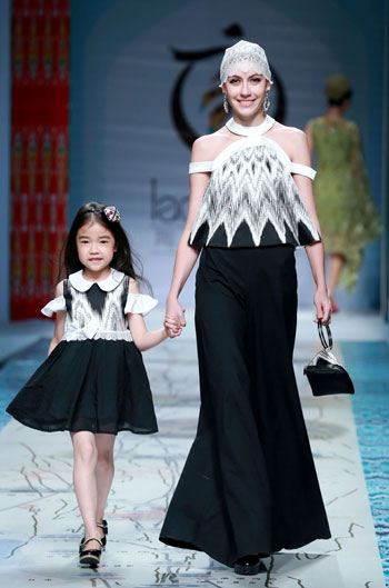 أزياء للأم والبنت من مجموعة TaoLouLan
