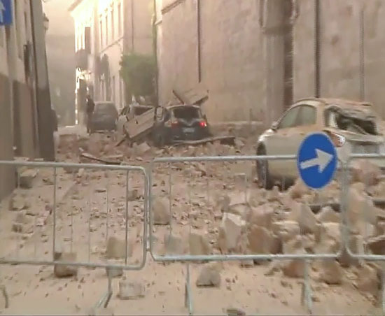 أثار دمار الزلزال الذى ضرب العاصمة الإيطالية روما والذى بلغت قوته 5.7 بمقياس ريختر 