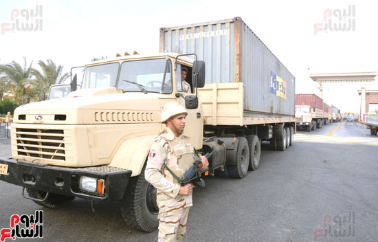 جنود القوات المسلحة يواصلون العمل لمواجهة آثار السيول
